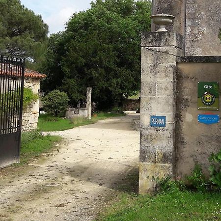 Gite Du Chateau De Pernan Avy Exterior foto