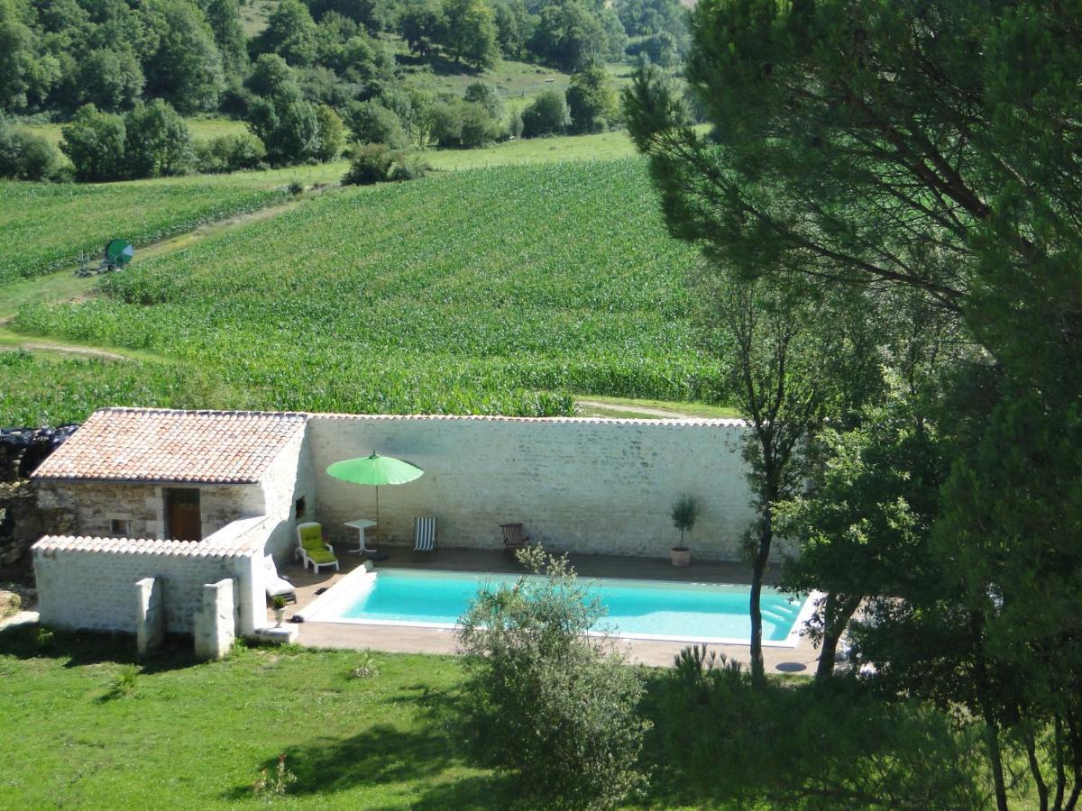 Gite Du Chateau De Pernan Avy Exterior foto
